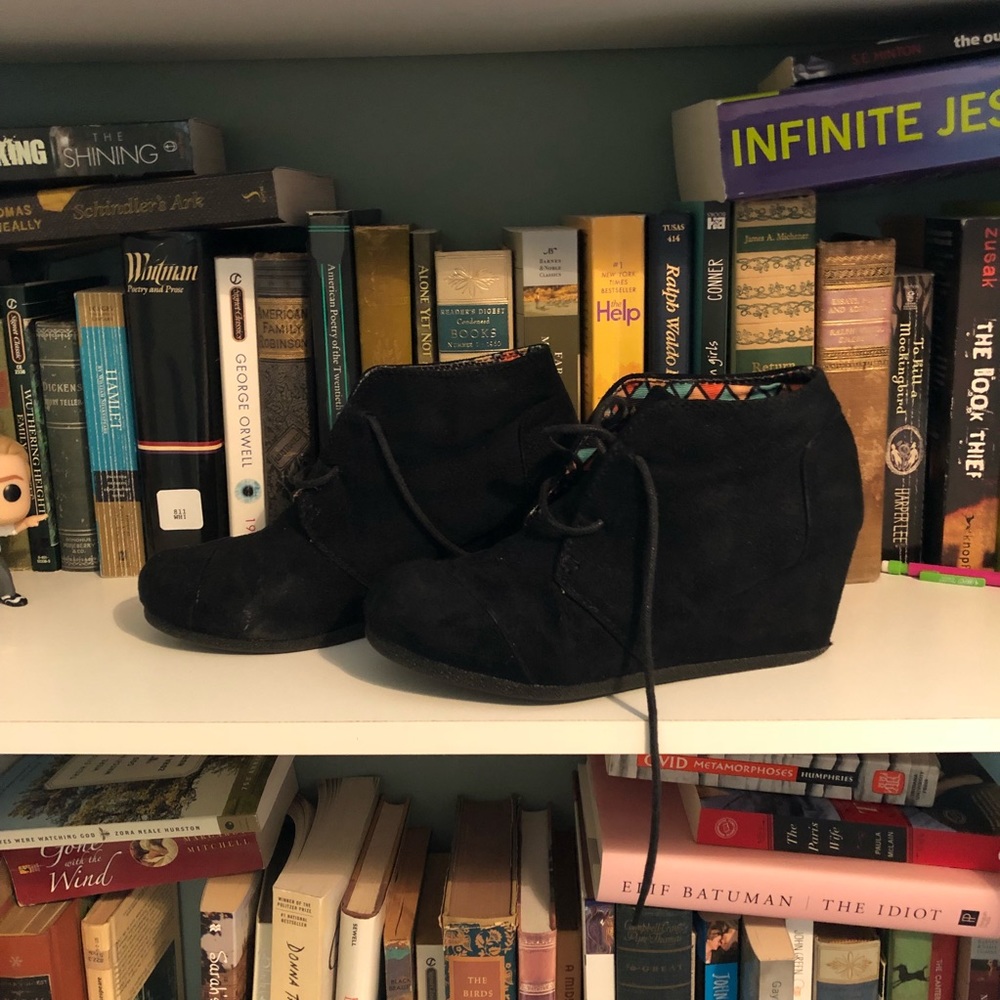 Black Wedges